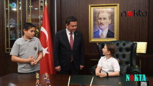 Başkan Erkan Aydın koltuğunu çocuklara bıraktı